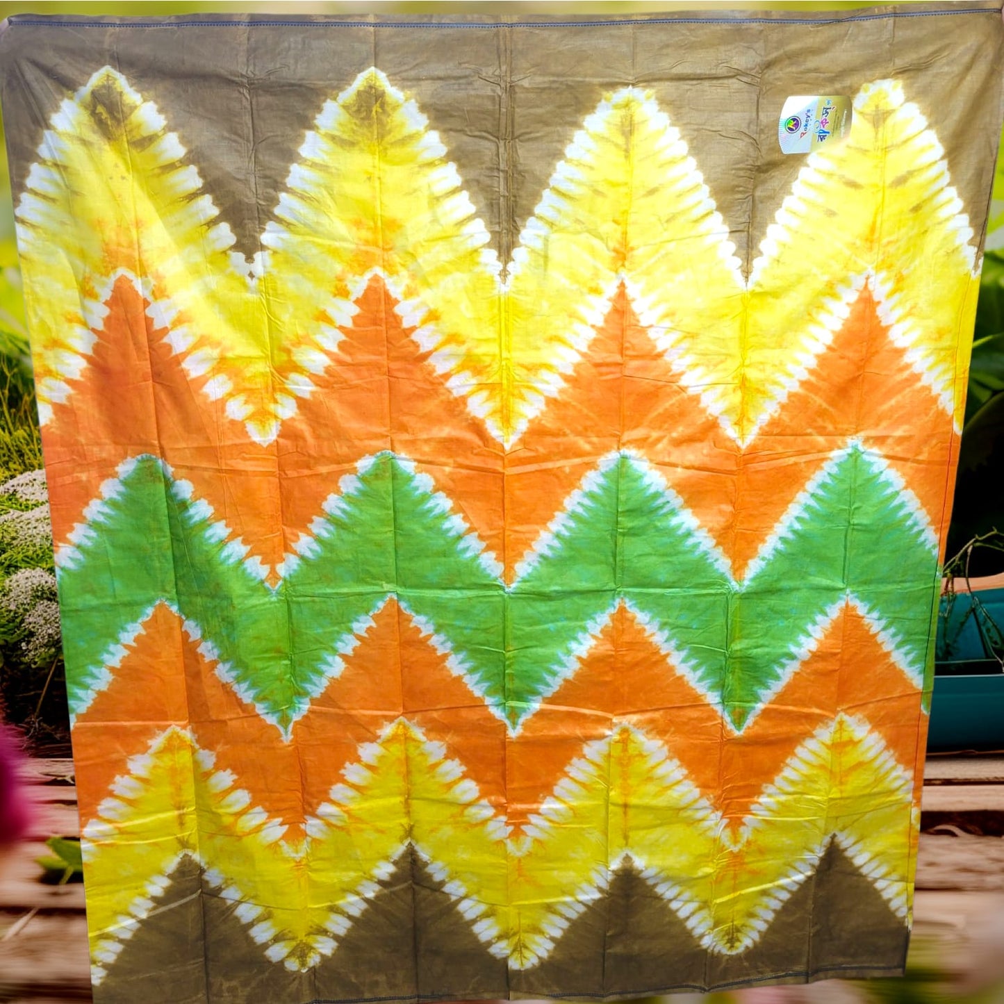 সিরাজগঞ্জের ঐতিহ্যবাহী তাঁতের লুঙ্গি (বাটিক)