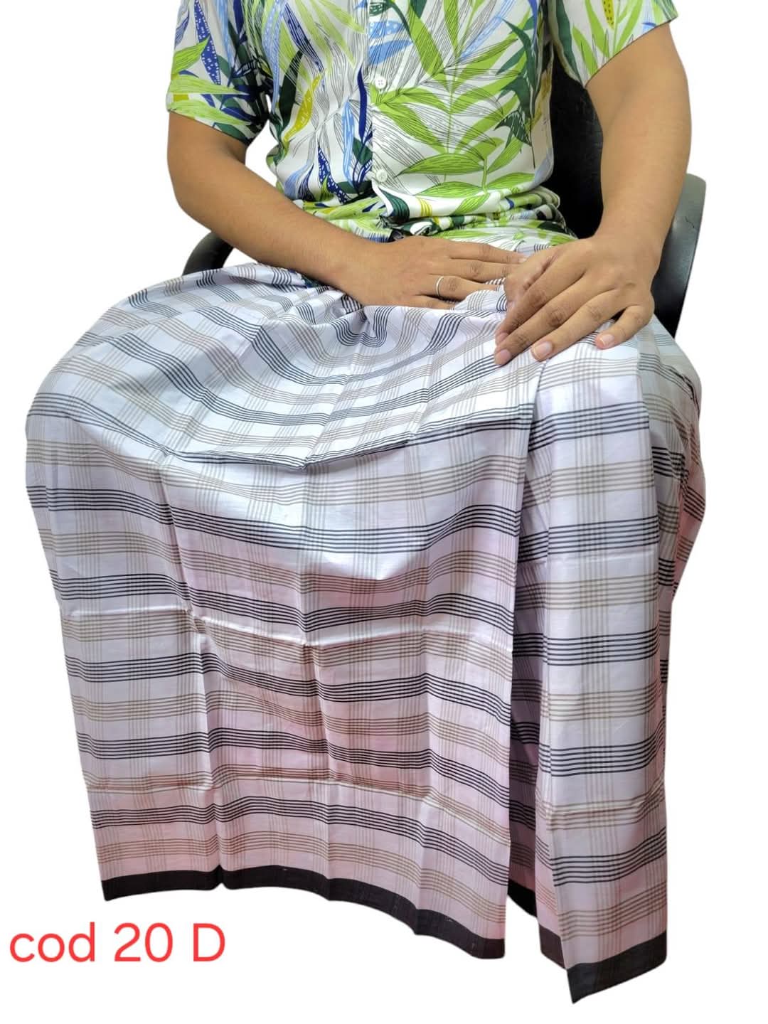 সিরাজগঞ্জের ঐতিহ্যবাহী তাঁতের লুঙ্গি