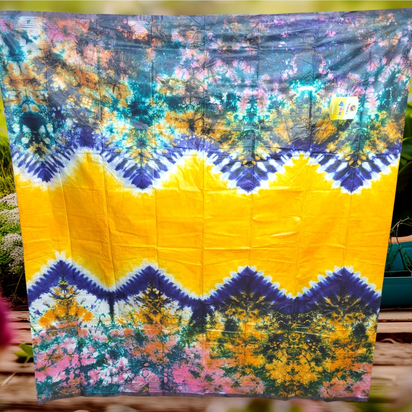 সিরাজগঞ্জের ঐতিহ্যবাহী তাঁতের লুঙ্গি (বাটিক)